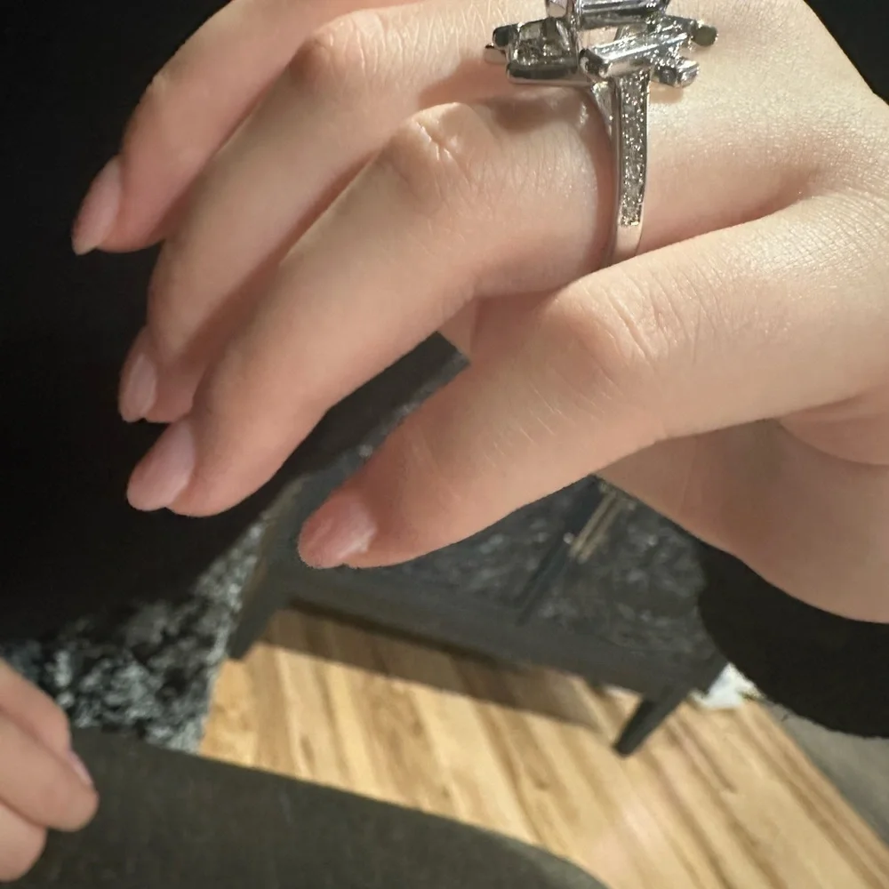 Elegant Silver Crystal Ring